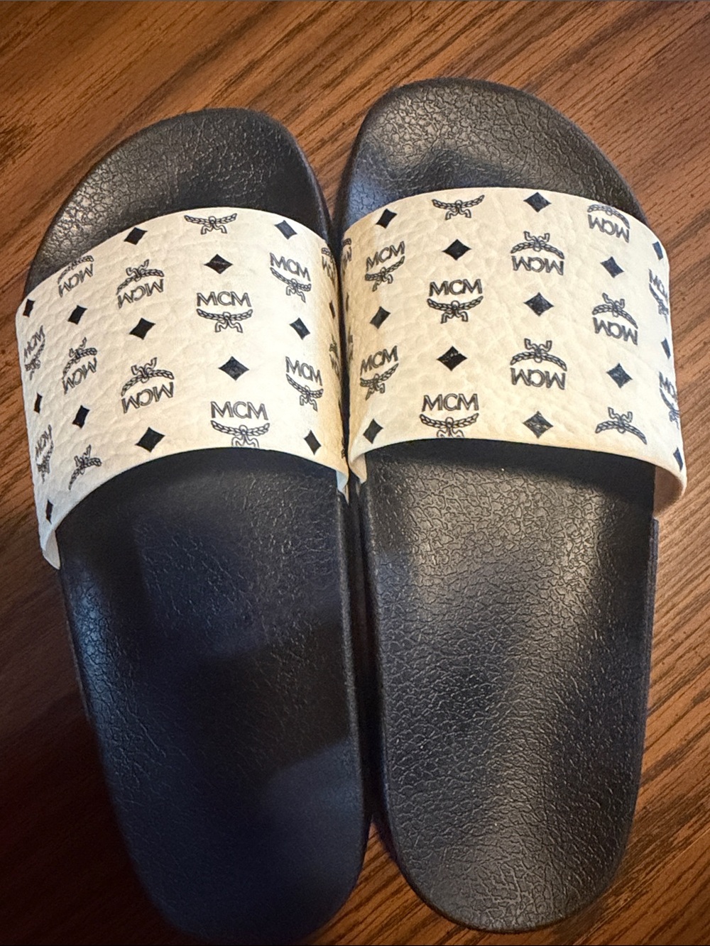 Women’s MCM white slides - Picture 6 of 6